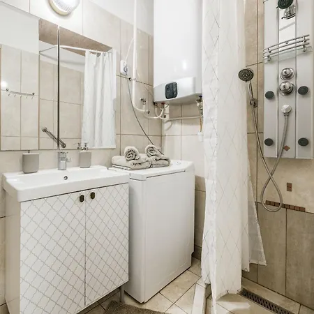 Apartman & Spacious Near Gozsdu Court, Quiet With Ac Budapest