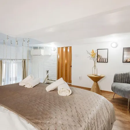& Spacious Near Gozsdu Court, Quiet With Ac Apartment *