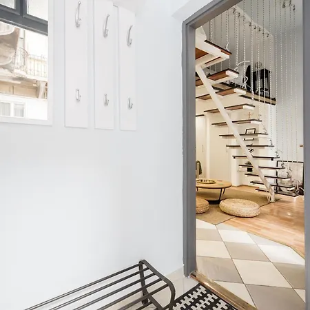 Apartment & Spacious Near Gozsdu Court, Quiet With Ac Budapest