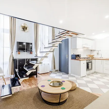 & Spacious Near Gozsdu Court, Quiet With Ac Budapest