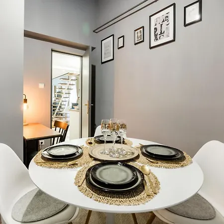 Apartment & Spacious Near Gozsdu Court, Quiet With Ac Budapest