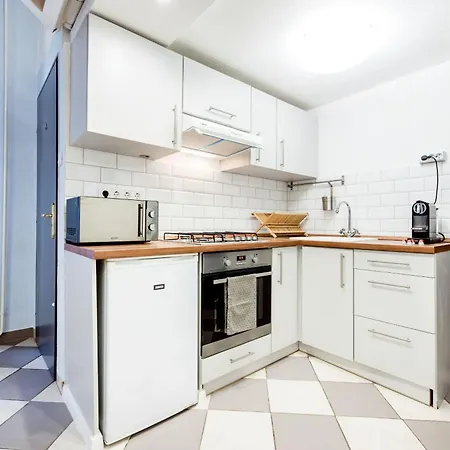 Apartment & Spacious Near Gozsdu Court, Quiet With Ac