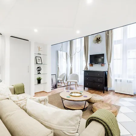 & Spacious Near Gozsdu Court, Quiet With Ac Apartment Budapest