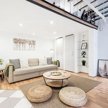 & Spacious Near Gozsdu Court, Quiet With Ac Appartamento Budapest