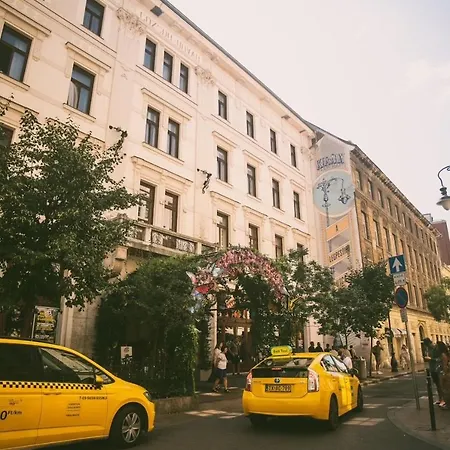 & Spacious Near Gozsdu Court, Quiet With Ac Apartment Budapest