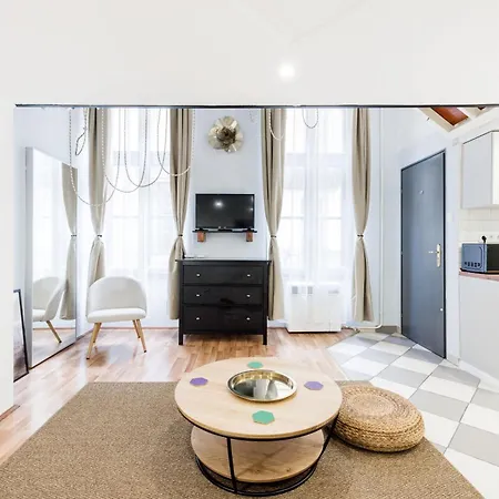 & Spacious Near Gozsdu Court, Quiet With Ac * Budapest