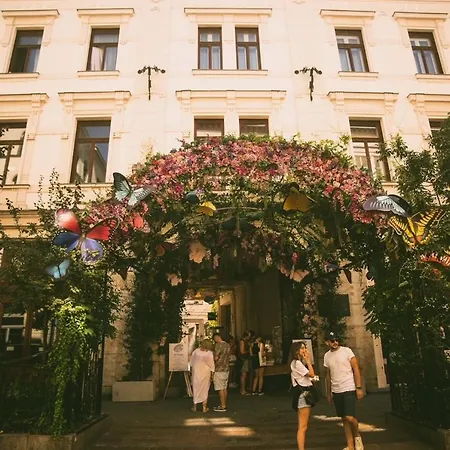 Apartman & Spacious Near Gozsdu Court, Quiet With Ac Budapest